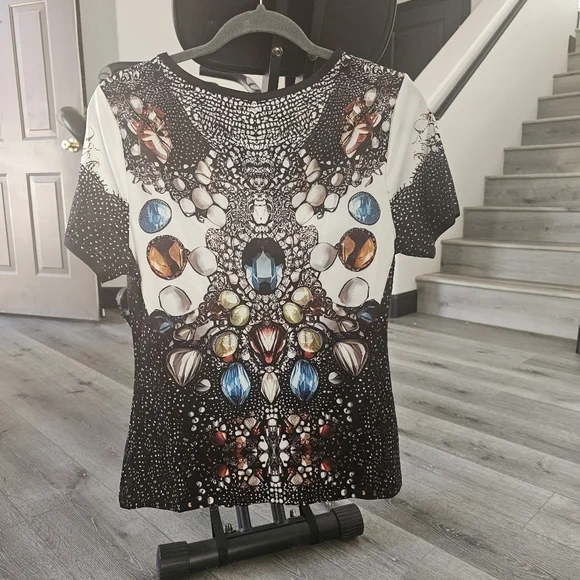 Black and White Beaded Print Women's Top - Picture 4 of 4